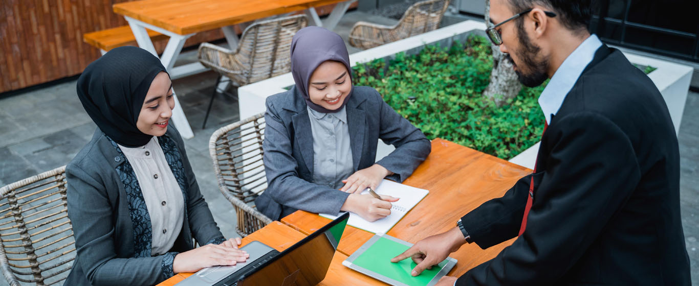 Lembaga Keuangan Syariah di Indonesia: Peran & Keunggulan